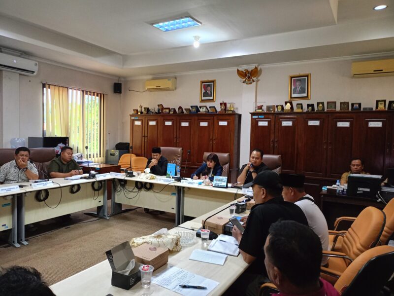 Audensi Barak dengan Komisi C di ruang Komisi C DPRD Kendal.