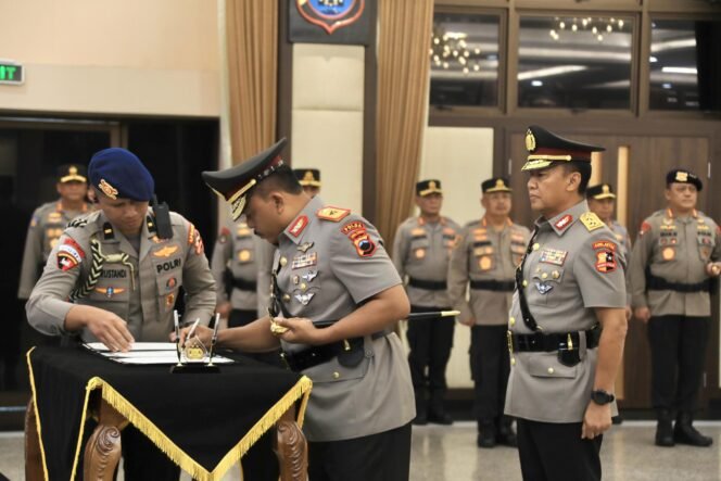 
					Promosi Bintang Dua, Waka Polda Jateng Brigjen Pol Agus Suryonugroho Diangkat Jadi Kakorlantas Polri