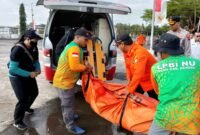 Foto Evakuasi Korban Kapal KMN Jolo Sutro, Rabu (20/08) | Sumber : LPBI NU Kendal