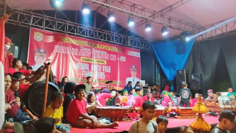 Panggung kebudayaan daerah. kendal open fair (13/8/2025). 