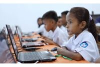 Siswa Indonesia memanfaatkan teknologi belajar digital di sekolah—simbol penting bagi transformasi sistem pendidikan nasional menuju Indonesia Emas 2045.//WawasanNews/adb