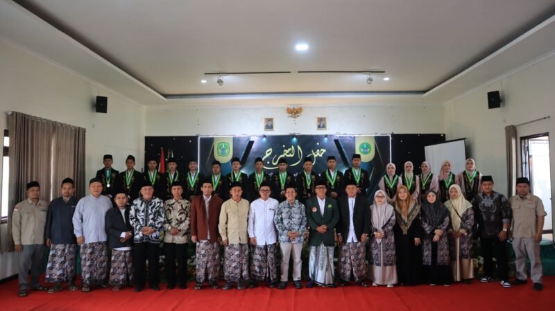 Foto Kegiatan Wisuda Sarjana Ma’had Aly ke XXVI di Pesantren Al-Hikmah 2 Benda Sirampog Brebes Jawa Tengah.