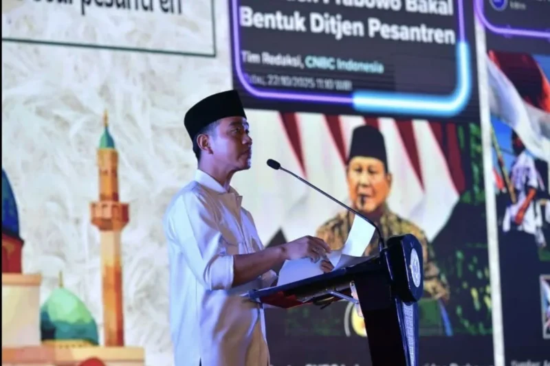 Wakil Presiden Gibran Rakabuming Raka menyampaikan pidato pada acara reuni alumni Pondok Pesantren Buntet di Cirebon, Jawa Barat, Kamis (23 Oktober 2025). | Foto : Sekretariat Wakil Presiden.