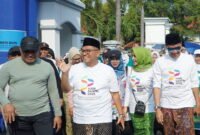 Ketua DPRD Kendal, Mahfud Sodiq pada acara pelepasan peserta Jalan Sehat Hari Santri Nasional 2025, yang diselenggarakan oleh Pemerintah Kabupaten Kendal, Sabtu (19/10). | 
Foto: Tim Redaksi Wawasannews
