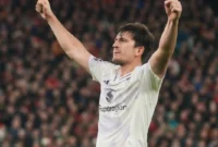 Bek tengah Manchester United, Harry Maguire, terpilih sebagai Pemain Terbaik (Man of the Match) dalam pertandingan melawan Liverpool di Anfield. Maguire menunjukkan performa gemilang dengan mencetak gol kemenangan yang membawa timnya unggul 2-1 pada laga pekan ke-8 Premier League 2025/2026, Minggu (19/10/2025).