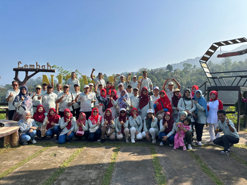 Diskusi dan fun walk alumni SMA Negeri 1 Kendal angkatan 1985 di Limbangan.(Dok)