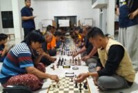 Puluhan pecatur saat mengikuti Turnamen Catur 6th Anniversary Pujasera Jabal Asri di Aula Gedung Yayasan Al Ikhlas Al Asyariyyah, Bumi Jabal, Desa Protomulyo.(Wawasannews)