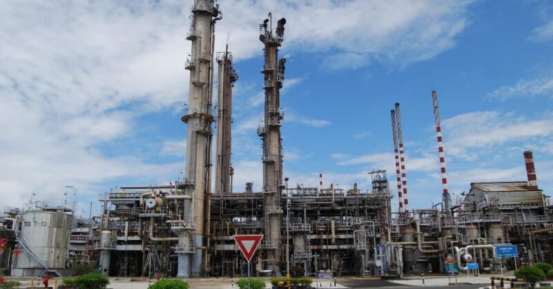 Pemerintah Indonesia resmi menetapkan kebijakan bahan bakar campuran bioetanol wajib yang akan mulai diterapkan secara nasional pada tahun 2027