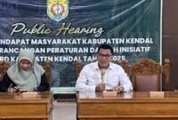 Ketua DPRD Kendal, Mahfud Sodiq menyampaikan bahwa kegiatan ini bertujuan untuk mensosialisasikan materi Raperda, menampung masukan masyarakat, serta memperkuat prinsip transparansi dalam penyusunan kebijakan daerah. Selasa (20/10) | Foto Tim Redaksi Wawasannews