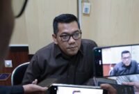 Ketua DPRD Kendal Mahfud Sodiq saat menerima perwakilan warga Kebonharjo Kecamatan Patebon dalam audiensi terkait kondisi tanggul Kali Bodri, Rabu (29/10/2025). | Wawasannews.com
