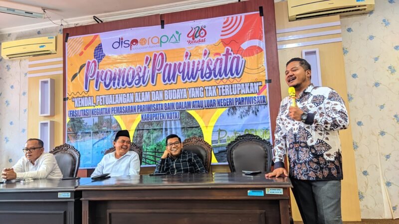 Ketua DPRD Kendal, Mahfud Sodiq dalam agenda Promosi Pariwisata, didampingi Windarto dan M. Arif Abidin Anggota F-PKB DPRD Kabupaten Kendal (04/10)