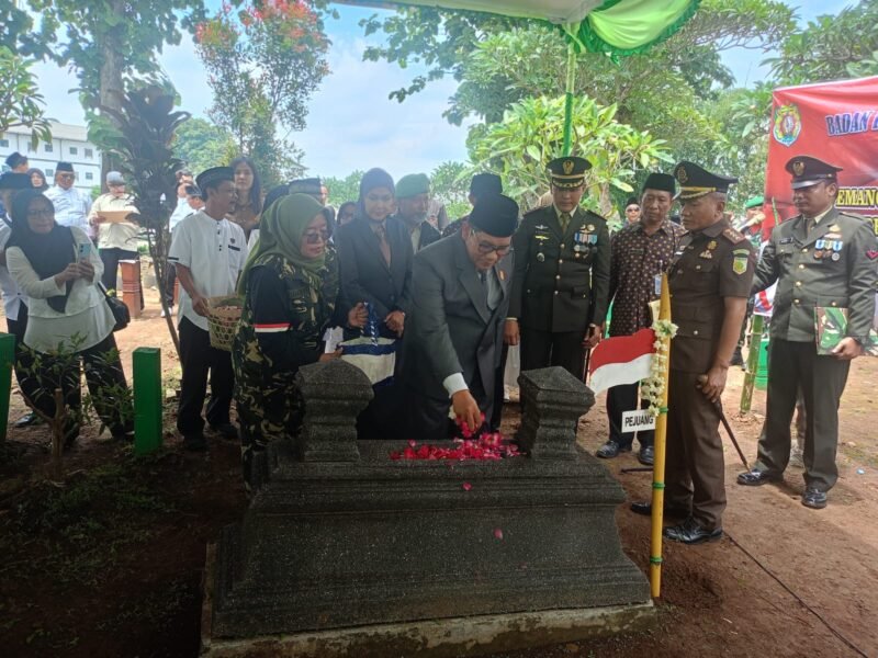 Ketua DPRD Kendal Mahfud Sodiq dan Forkopimda turut hadir memberi penghormatan kepada pahlawan Suroto dan Sutikno (10/11) | Wawasannews
