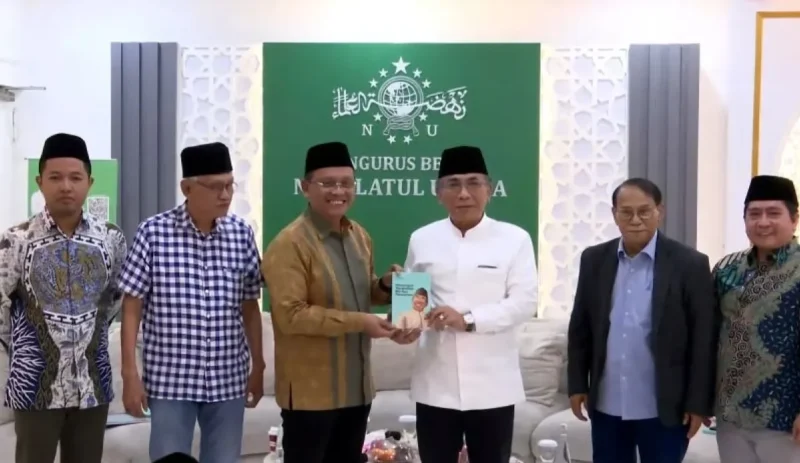 Ketua Umum PBNU Yahya Cholil Staquf saat memaparkan isi buku “Menavigasi Perubahan NU dan Pesantren” dalam rilis resmi yang disiarkan di Jakarta. (Istimewa/Wawasannews)