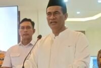 Menteri Pertanian Andi Amran Sulaiman memberikan keterangan pers terkait penyitaan 40,4 ton beras impor ilegal di Batam. (Istimewa/Wawasannews)