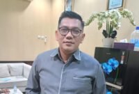 Ketua DPRD Kendal, Mahfud Sodiq, memberikan pernyataan pers di Kantor DPRD Kendal, Senin (10/11/2025), usai menanggapi penganugerahan gelar Pahlawan Nasional kepada KH Abdurrahman Wahid (Gus Dur) oleh Presiden Prabowo Subianto | Wawasannews