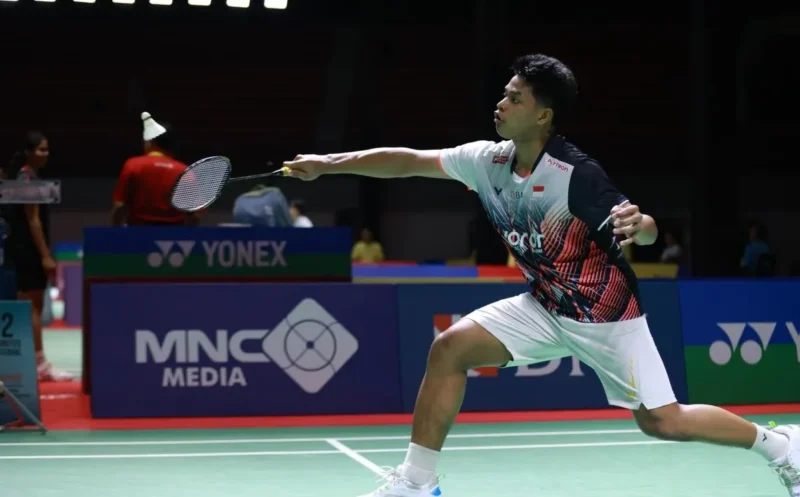 Pebulu tangkis tunggal putra Indonesia Fardhan Rainanda Joe saat tampil di babak kualifikasi Indonesia International Challenge 2025 di GOR Amongrogo, Yogyakarta, Selasa (11/11/2025). (wawasannews)