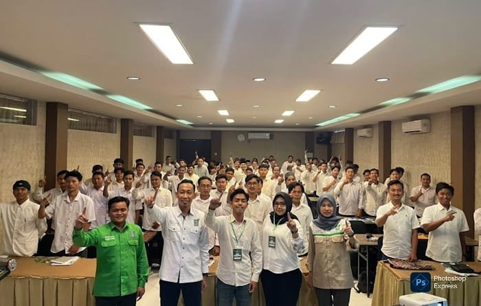 Para peserta Sekolah Kader Perubahan (SKP) PKB Kendal mengikuti sesi pembekalan materi dasar politik di Tirtoarum Kendal, Minggu (23/11/2025). (Istimewa/Wawasannews)