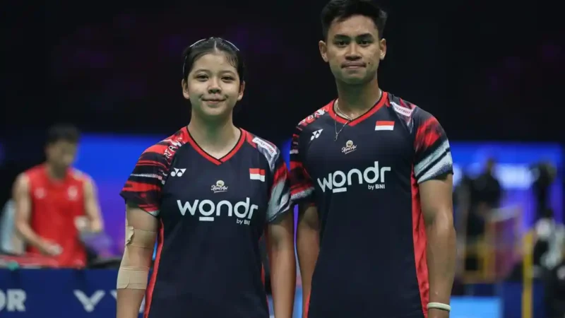 Ganda campuran Indonesia Jafar Hidayatullah/Felisha Alberta Nathaniel Pasaribu merayakan kemenangan atas pasangan Thailand Ruttanapak Oupthong/Jhenicha Sudjaipraparat pada semifinal Australia Open 2025 di Quaycentre, Sydney, Sabtu (22/11/2025). Kemenangan ini memastikan langkah mereka ke final sekaligus tiket ke BWF World Tour Finals 2025 di Hangzhou, China. (Istimewa/Wawasannews)
