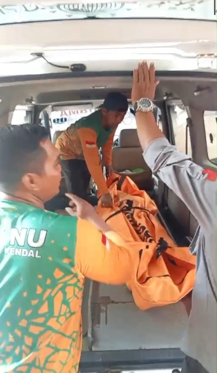 korban terakhir musibah hanyutnya enam mahasiswa Universitas Islam Negeri (UIN) Walisongo Semarang Telah di Temukan. (wawasannews)