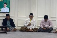 Ketua DPRD Kendal, Mahfud Sodiq, memberikan sambutan saat acara selapanan manaqib yang digelar di Rumah Dinas Ketua DPRD Kendal (15/11) |  Wawasannews - Fuad