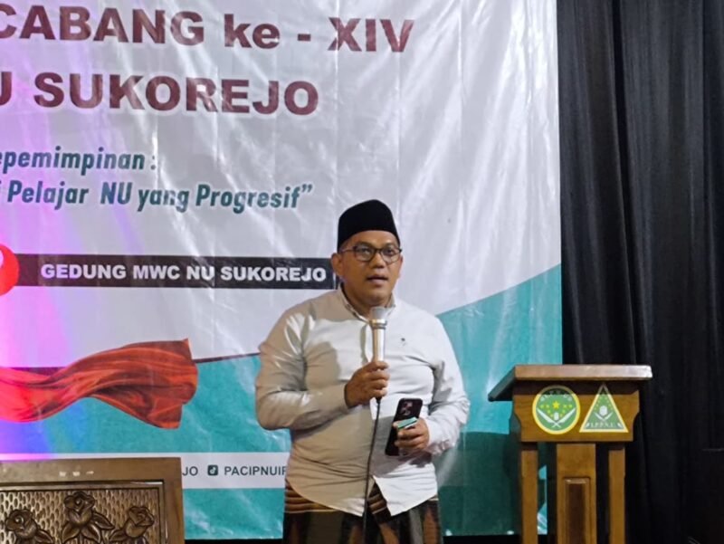 Ketua DPRD Kendal, Mahfud Sodiq, saat menyampaikan sambutan pada Pengajian Aswaja dan Konfercab XIV IPNU–IPPNU Sukorejo (16/11) | (Wawasannews-Zdl)