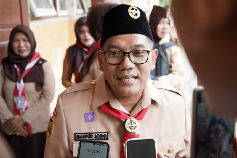 Ketua Kwarcab Gerakan Pramuka Kendal, Mahfud Sodiq, saat membuka Pesta Siaga 2025 di SMP 4 Cepiring. (ZDL-Wawasannews)