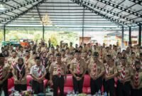 Jajaran andalan Kwarcab, perwakilan Kwartir Ranting, dan Dewan Kerja se-Kendal berfoto bersama dalam Rapat Kerja Cabang (Rakercab) Gerakan Pramuka Kwarcab Kendal Tahun 2025 di Omah’e Opa Waterpark. Rakercab ini menjadi forum konsolidasi dan penyusunan program kerja Pramuka Kendal tahun 2026. Dok pribadi. (wawasannews)