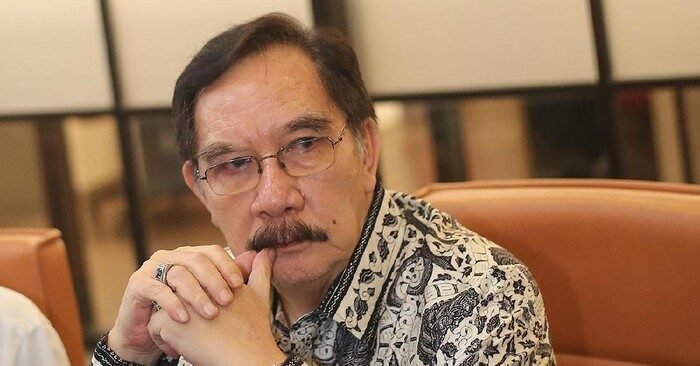 Wakil Ketua KPK Fitroh Rohcahyanto menyampaikan belasungkawa atas wafatnya mantan Ketua KPK Antasari Azhar di Jakarta, Sabtu (8/11/2025). Antasari dikenal sebagai sosok tegas dan berkomitmen tinggi dalam pemberantasan korupsi di Indonesia. (wawasannews)