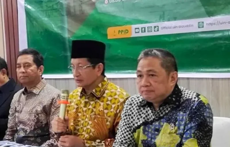 Wakil Menteri Luar Negeri RI Anis Matta memberikan keterangan kepada media di Makassar, Senin (17/11/2025). Pemerintah Indonesia siap memperkuat bantuan kemanusiaan dan jalur diplomasi untuk mendukung perdamaian di Palestina. (Istimewa/Wawasannes)