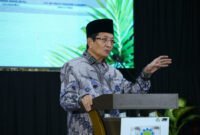 Menteri Agama Nasaruddin Umar saat menjadi pembicara kunci dalam Halaqah Penguatan Kelembagaan Ditjen Pesantren di Kampus II UIN Sunan Gunung Djati Bandung, membahas arah baru penguatan pesantren melalui kajian ontologi. (Istimewa/Wawasannews)