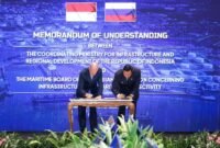 Menko Bidang Infrastruktur dan Pembangunan Kewilayahan Agus Harimurti Yudhoyono (AHY) bersama Ketua Dewan Maritim Federasi Rusia Nikolai Patrushev menandatangani nota kesepahaman kerja sama maritim di Jakarta, Jumat (7/11/2025). (wawasannews)