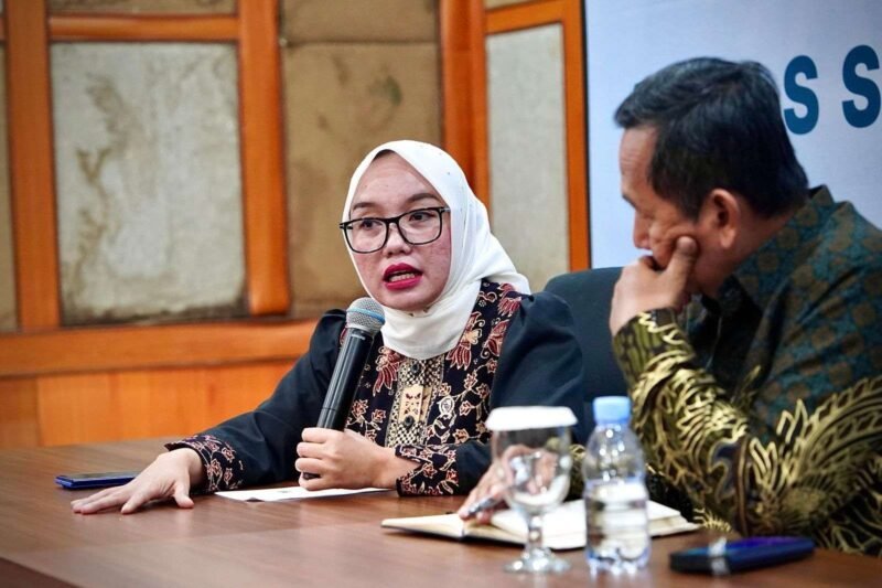 Wakil Menteri Koperasi dan UKM Farida Farichah saat memberikan keterangan pers di Jakarta, Jumat (7/11/2025), mengenai penguatan peran koperasi sektor pangan dalam mendukung program Makan Bergizi Gratis. (wawasannews)
