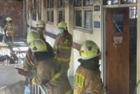 Petugas Damkar berhasil memadamkan kobaran api di RSU Pengayoman, Jakarta (1/12/2025). (Istimewa/Wawsannews)