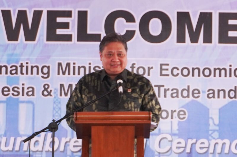 Menteri Koordinator Bidang Perekonomian Airlangga Hartarto menyampaikan paparan terkait peran strategis KEK Kendal dalam mendorong pertumbuhan ekonomi daerah. (Istimewa/Wawasannews)