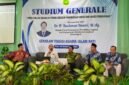 Kepala Puspenma Kemenag, Ruchman Basori, berbincang dengan jajaran pimpinan STAIP Pati sebelum penyampaian Stadium General. (Istimewa/Wawasannews)