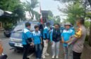 Para peserta aksi dari Serikat Pekerja melakukan long march, dengan pengawalan petugas kepolisian. (Istimewa/Wawasannews)