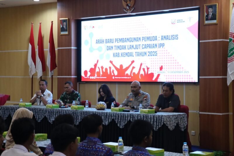 Para pelajar SMA/SMK di jalur pantura Kendal mengikuti kegiatan Penguatan Kesadaran dan Literasi Digital Pemuda yang digelar Polres Kendal bersama TNI dan Pemkab Kendal di Gedung PGRI Kendal, Rabu (10/12/2025). (Istimewa/Wawasannews)