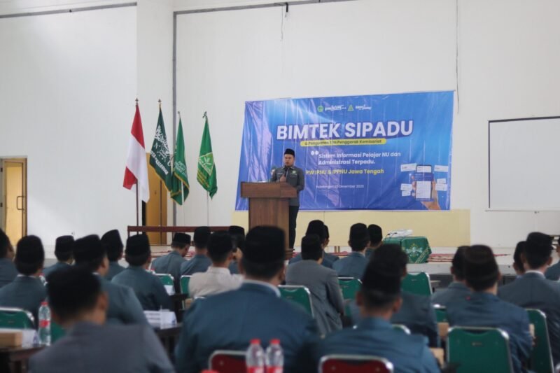 Ketua PW IPNU Jawa Tengah, Irfan Khamid, menyampaikan arahan dan penegasan pentingnya pendataan anggota melalui SIPADU dalam kegiatan Turun Bersama (Turba) dan Bimbingan Teknis (Bimtek) SIPADU di Gedung Aswaja Kota Pekalongan, Senin (22/12/2025). (Istimewa/Wawasannews)