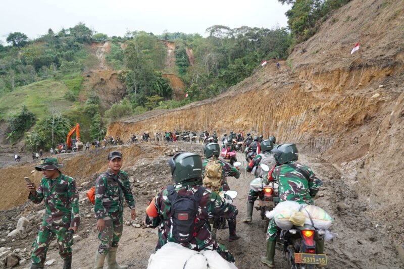 TNI Angkatan Darat mengerahkan ratusan prajurit menggunakan sepeda motor trail untuk menuju lokasi bencana. (Istimewa/Wawasannews)
