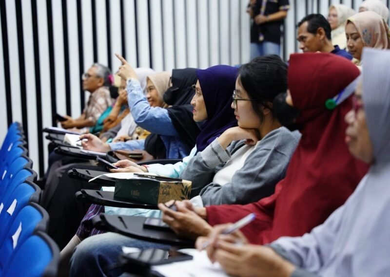 Pelaku UMKM mengikuti workshop literasi digital Program Generasi Terkoneksi (GenSi) Indosat Ooredoo Hutchison yang digelar di Universitas Multimedia Nusantara (UMN). (Istimewa/Wawasannews)
