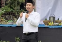 Anggota DPRD Kendal Iqbal Adila memberikan sambutan pada kegiatan Merti Tirta dalam Festival Pituturan “Banyu Kahuripan” di Plantungan, Kendal. (Istimewa/Wawasannews)