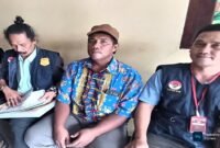 Juyat didampingi kuasa hukum saat memberikan keterangan pers.(Istimewa)