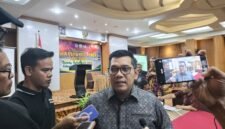 Ketua DPRD Kendal Mahfud Sodiq memberikan keterangan kepada wartawan usai kegiatan Gathering Mitra DPRD Kabupaten Kendal Tahun 2025 Sabtu (6/12/2025). Dok pribadi. (Wawasannews)