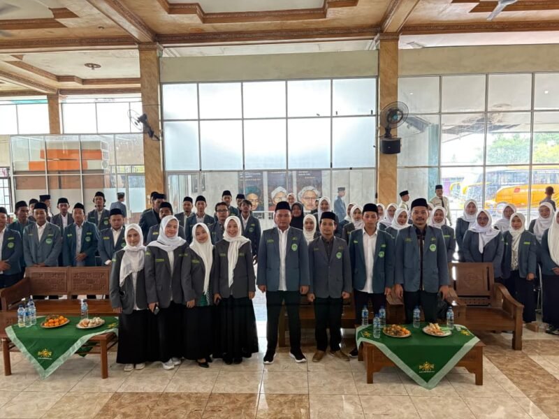 foto bersama peserta dan pengurus PW IPNU IPPNU usai pembukaan Turba Bimtek Sipadu dan Penguatan Tim Penggerak Komisariat di Gedung Muslimat NU Wonosobo, Minggu (14/12/2025). Dok pribadi. (Wawasannews)