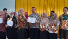 penyerahan SK/sertifikat Penetapan Sekolah Adiwiyata Kabupaten Kendal Tahun 2025. (Istimewa/Wawasannews)