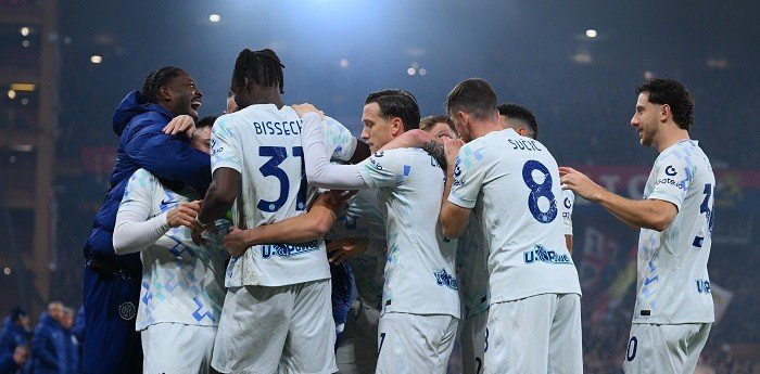ara pemain Inter Milan merayakan gol ke gawang Genoa dalam laga Serie A, Senin (15/12/2025). Kemenangan 2-0 ini mengantarkan Nerazzurri merebut puncak klasemen dan memperpanjang tren positif mereka. (Istimewa/Wawasannews)
