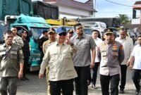 Kapolri Jenderal Sigit mendampingi Presiden Prabowo Subianto di Tapanuli Tengah, Sumut, Senin (1/12/2025). (Istimewa/Wawasannews)