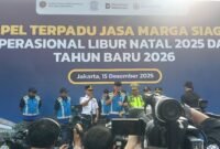 Direktur Utama Jasa Marga bersama jajaran Korlantas Polri dan Kementerian Perhubungan memimpin Apel Terpadu Jasa Marga Siaga Operasional Libur Natal 2025 dan Tahun Baru 2026 di Jakarta, Senin (15/12/2025). (Istimewa/Wawasannews)
