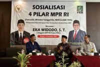 Anggota MPR RI Fraksi PKB, Eka Widodo, menyampaikan materi sosialisasi Empat Pilar Kebangsaan di Aula Kecamatan Wanasari, Kabupaten Brebes, Senin (15/12/2025). Foto: WawasanNews.com.