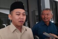 Ketua Pansus II DPRD Kendal, Muhammad Iqbal Aldila (kiri), didampingi Ketua HKTI Kabupaten Kendal, Tardi (kanan). (Istimewa/Wawasannews)